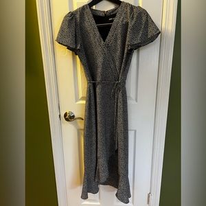 Karl Lagerfeld black and white dress slightly draped in back bottom size 4